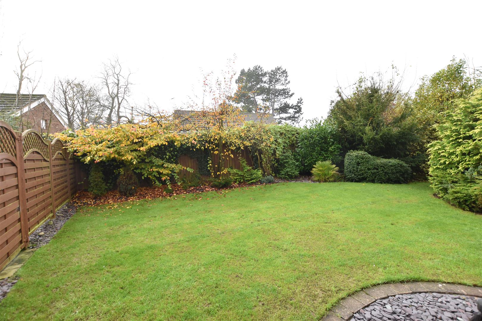 SIDE GARDEN
